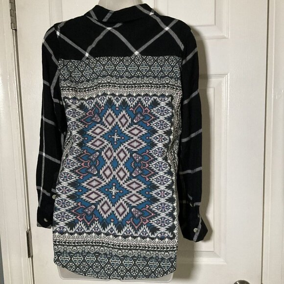 Tolani Collection Long-Sleeve Button Plaid Tunic Black/White - Picture 3 of 12